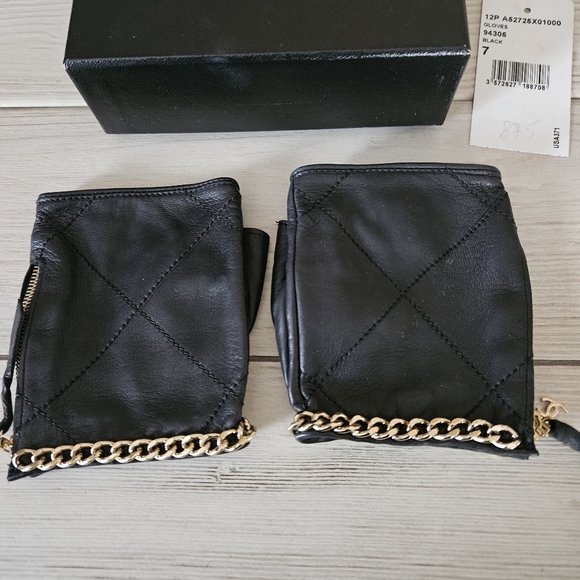 Chanel gloves - Picture 2 of 5